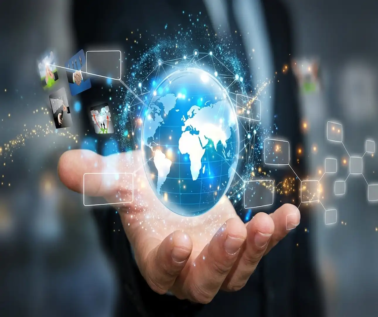 Equipo de trabajo analizando herramientas digitales para una empresa